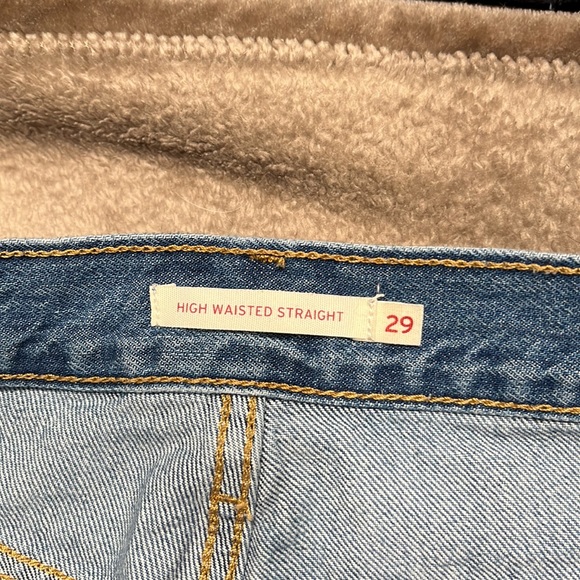 Levi’s High Waisted Straight Jean - Picture 2 of 3